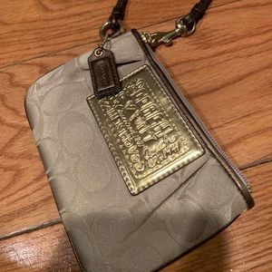 Coach wristlet poppy collection